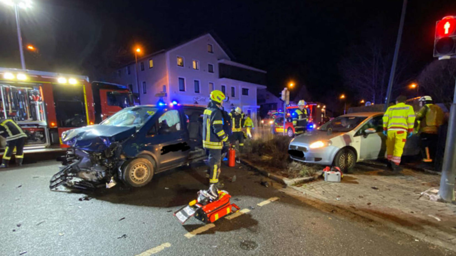 Sieben Verletzte Bei Schwerem Unfall B