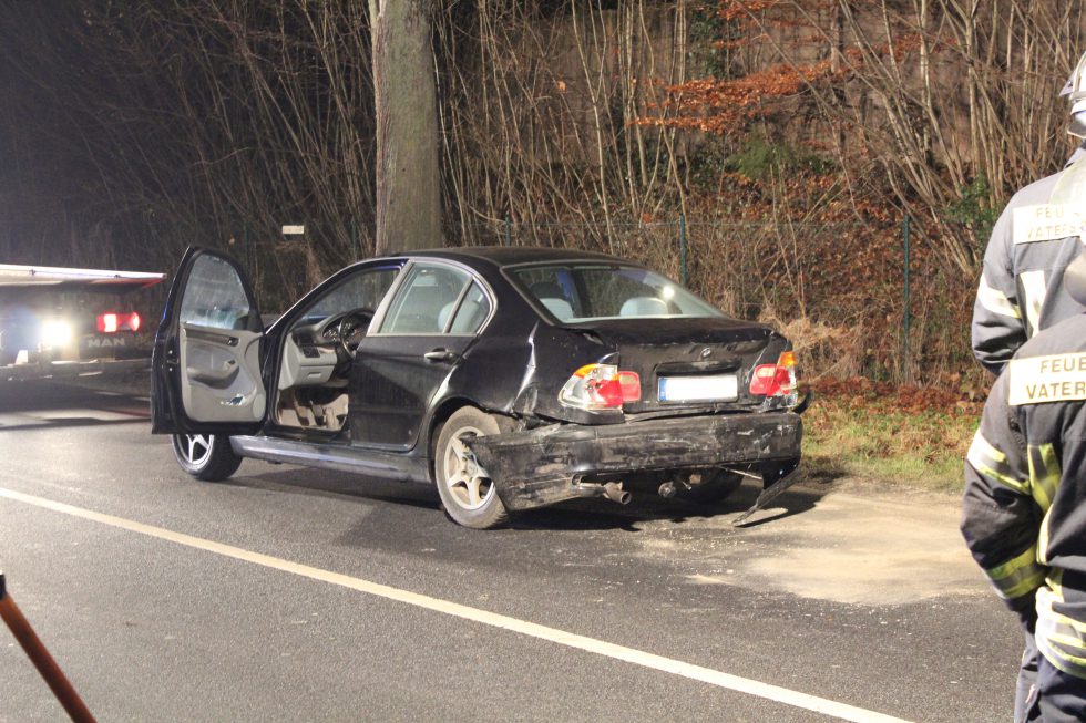 Am Montag, 12.12.2016, ereignete sich auf der Wasserburger Landstraße stadteinwärts ein Auffahrunfall, bei dem vier Personen teilweise schwer verletzt wurden. (Foto: B304.de / Markus Bistrick)