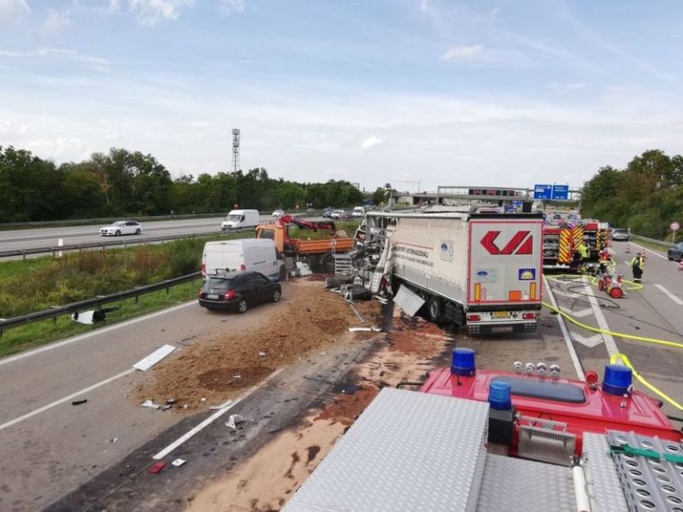 Schwerer LKW-Unfall Mit Gefahrgut – B304