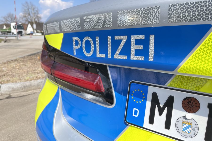 18-jähriger schießt aus Auto