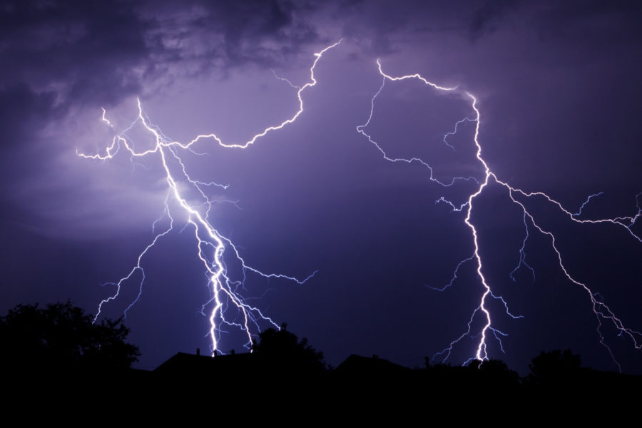 Feuerwehrler helfen nach Unwetter