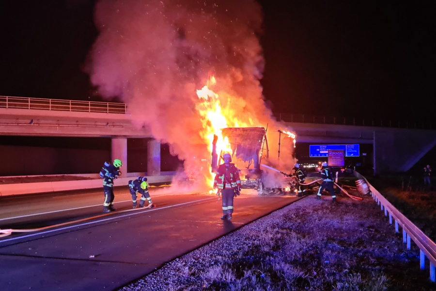 LKW in Flammen