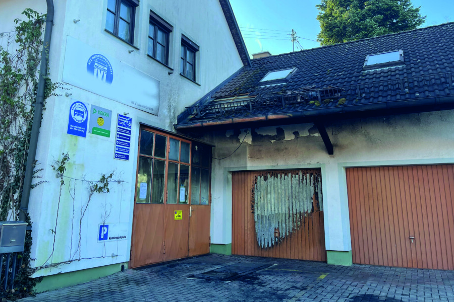 Pkw-Brand in Parsdorf