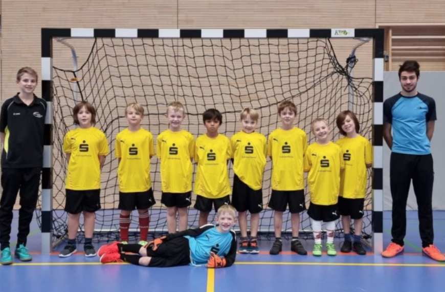 Neue Trikots für TSV-Fußballjugend