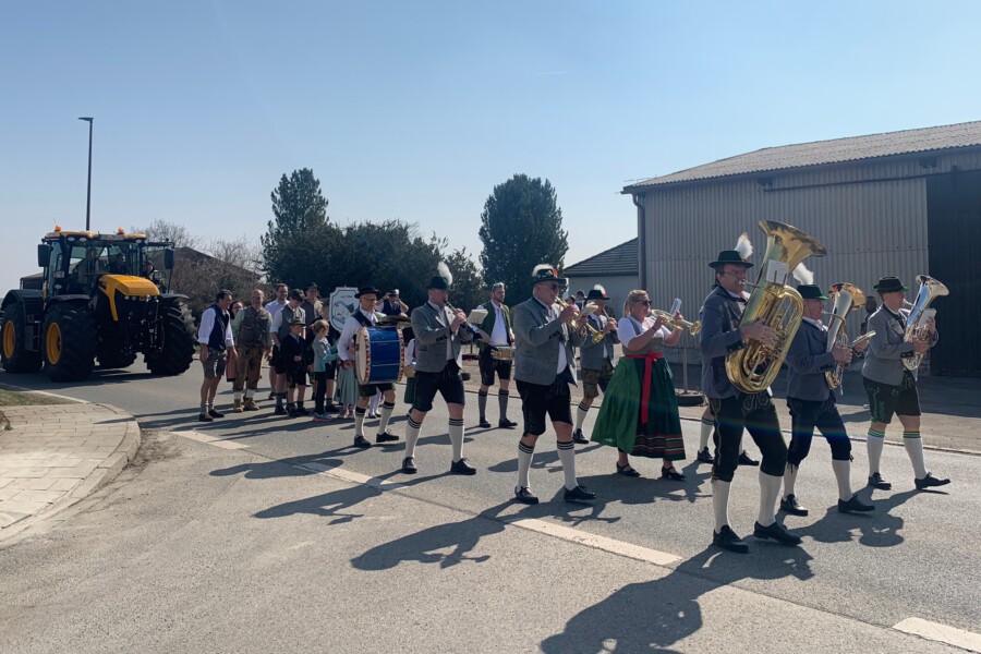 Auch der Weißenfelder Maibaum ist da