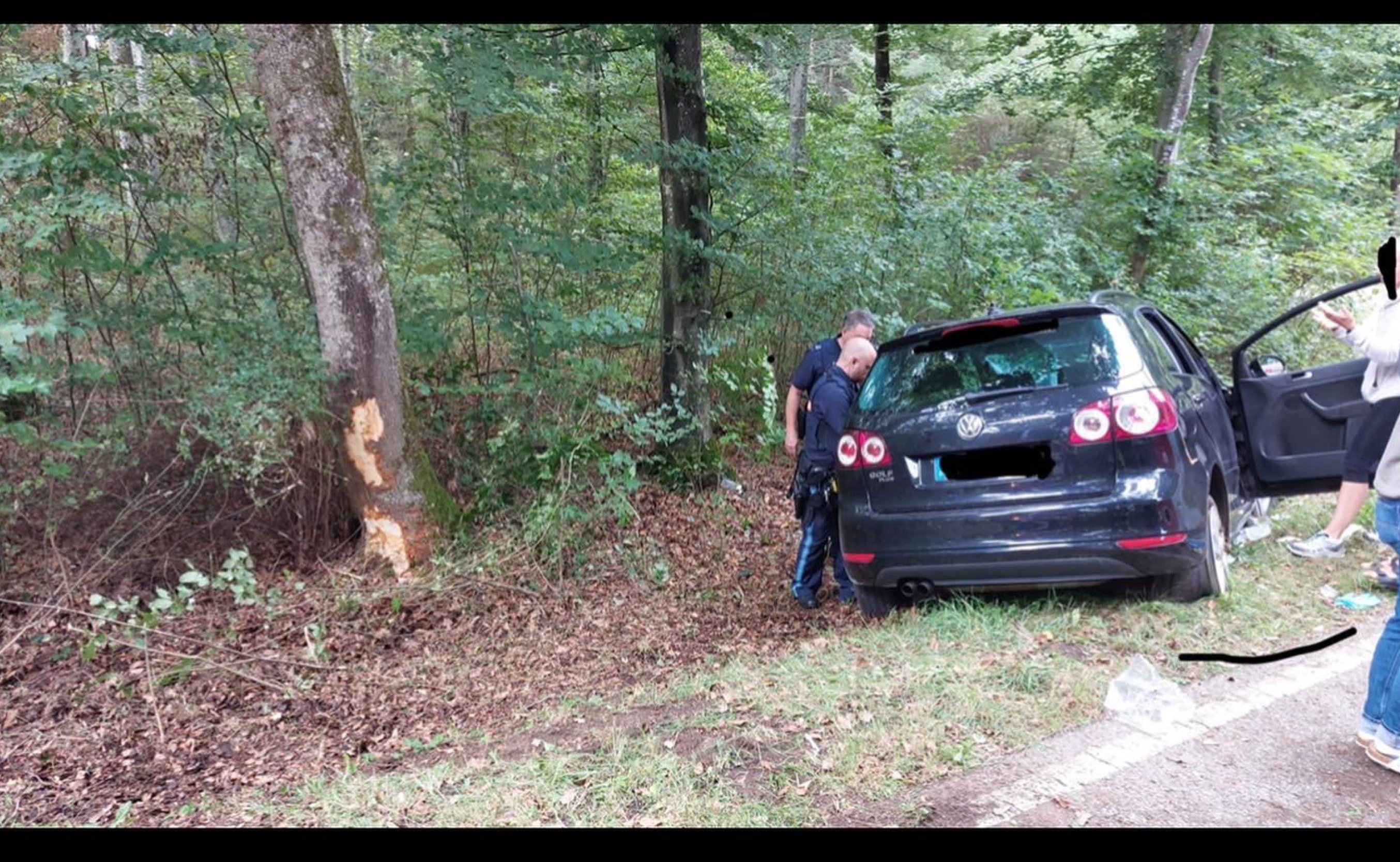 Feuerwehrler Prallt Gegen Baum – B304