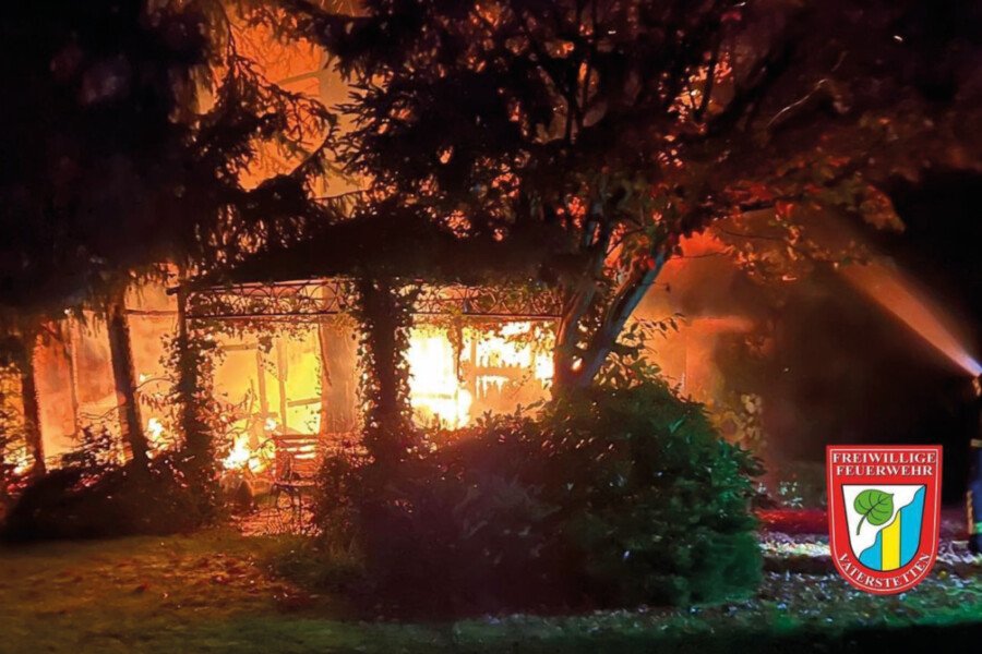 Evakuierung wegen Brand einer Gartenlaube