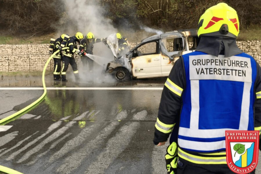 Brennendes Auto auf A99