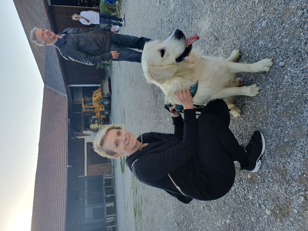 Golden Retriever "Ben" mit Frauchen war einer der ersten Gäste