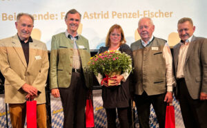 Der neue NBH-Vorstand: Manfred Renner, Dr. Ulrich Ossig, Astrid Penzel-Fischer und Franz Pfluger mit dem Wahlleiter, Grasbrunns Erstem. Bürgermeister Klaus Korneder (v.l.)