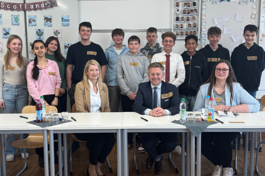 Hoher Besuch an Karlheinz Böhm-Schule
