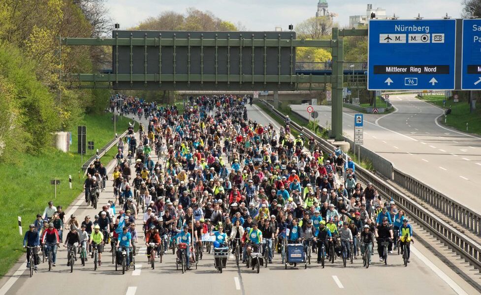 Sattelfest: Mit dem Rad zur Demo