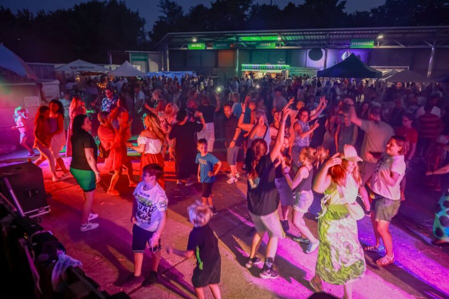 Open-Air-Party am Mehrwerthof in Haar